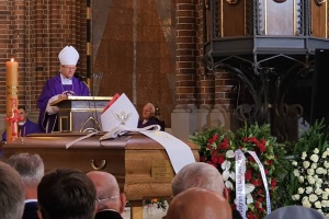 pogrzeb arcybiskupa hosera